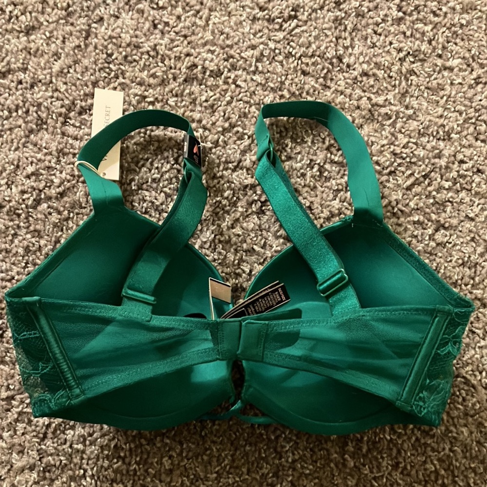 Victoria’s Secret bombshell plunge bra - Picture 6 of 10